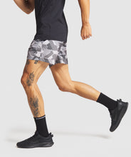 Load image into Gallery viewer, Gymshark Arrival Zip Pocket Shorts - Camo